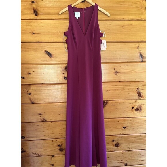 David Bridal Side Cut Outs Berry Crepe Sheath Women’s Dress Size 2 - Picture 7 of 7